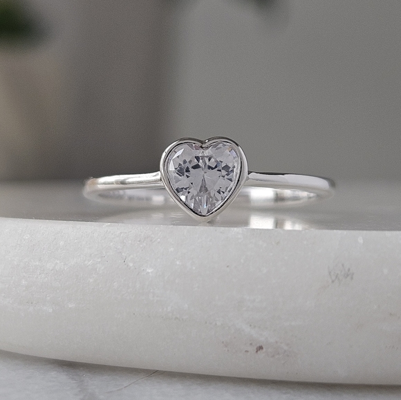 Dainty Heart Ring, 925 Sterling Silver, Size 7 Valentines Gift - Picture 5 of 6